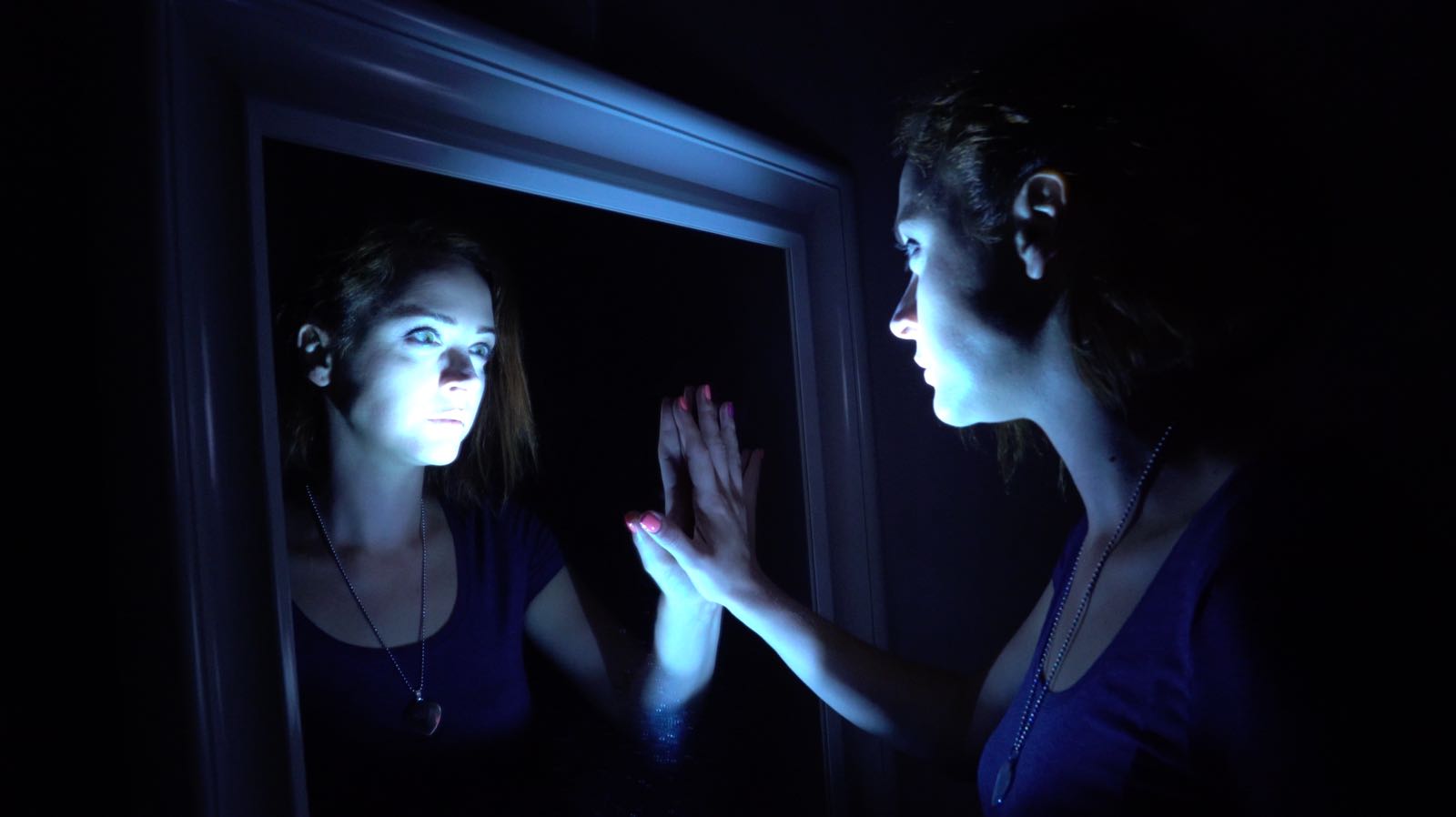 ����� ����